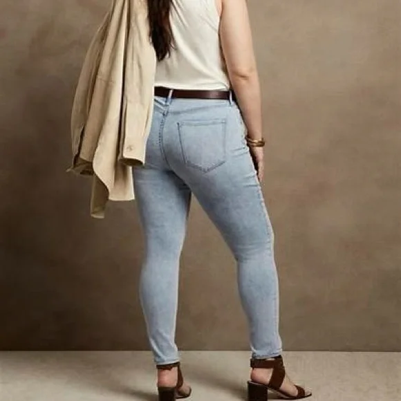 Banana Republic Curvy Mid Rise Skinny Jeans - Picture 9 of 16